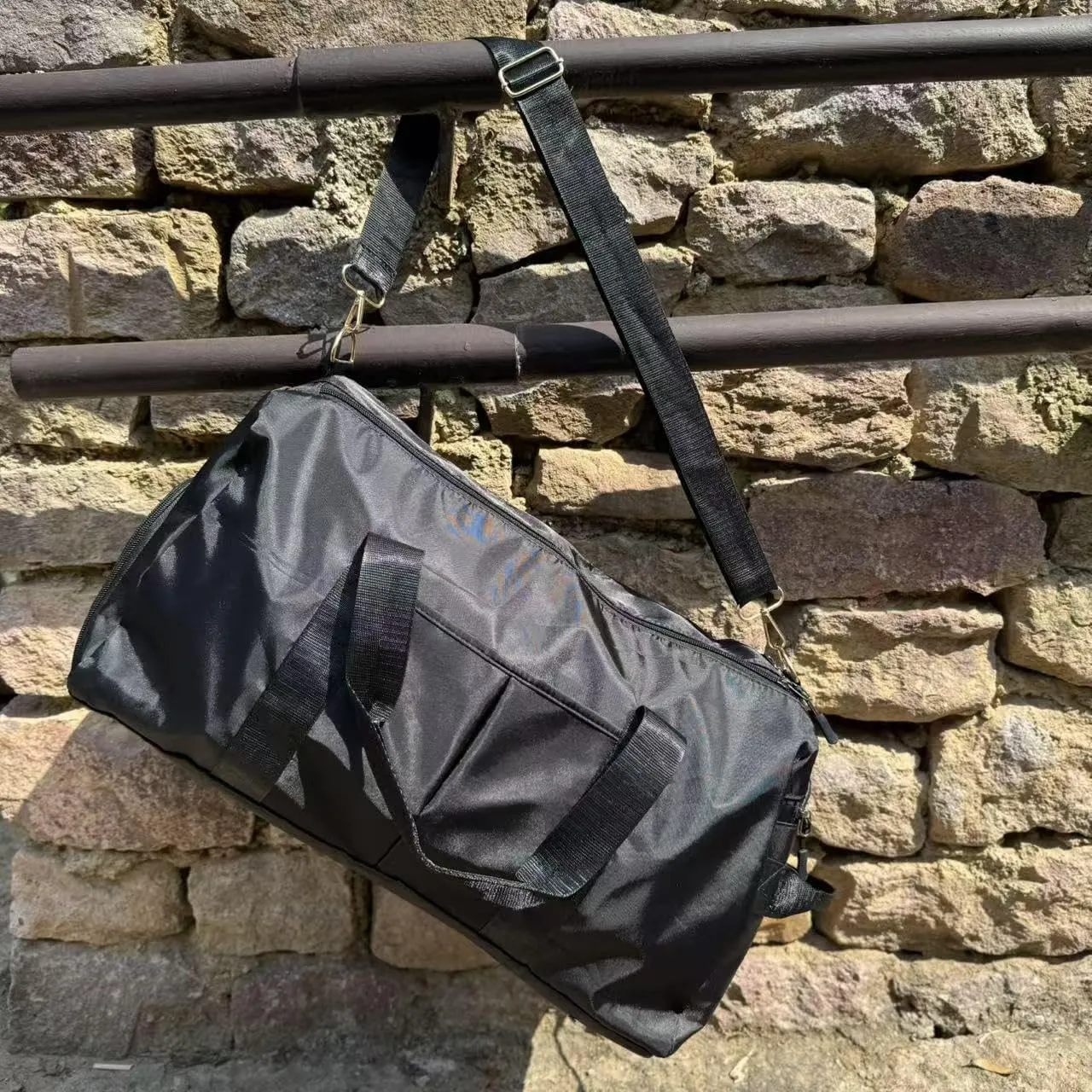 Augbunny Sports Gym Bag with Wet Pocket & Shoes Compartment, Waterproof Shoulder Weekender Bag for Women and Men Lightweight Travel Duffel Tote, Black, Large