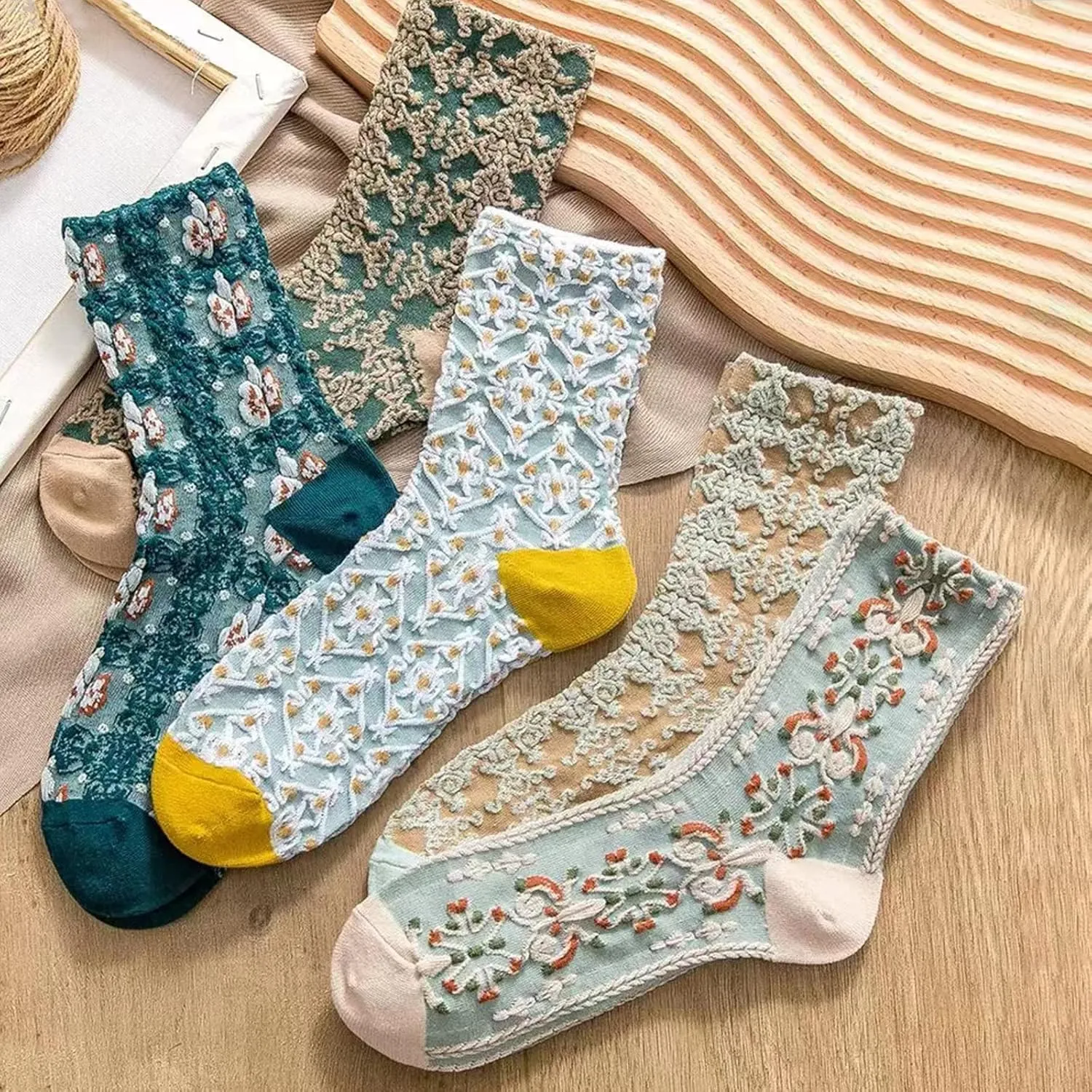 DXYAKY 5 Pairs Womens Floral Cotton Socks Vintage Patterned Crew Socks Novelty Ankle Ruffled Warm Casual Dress Socks