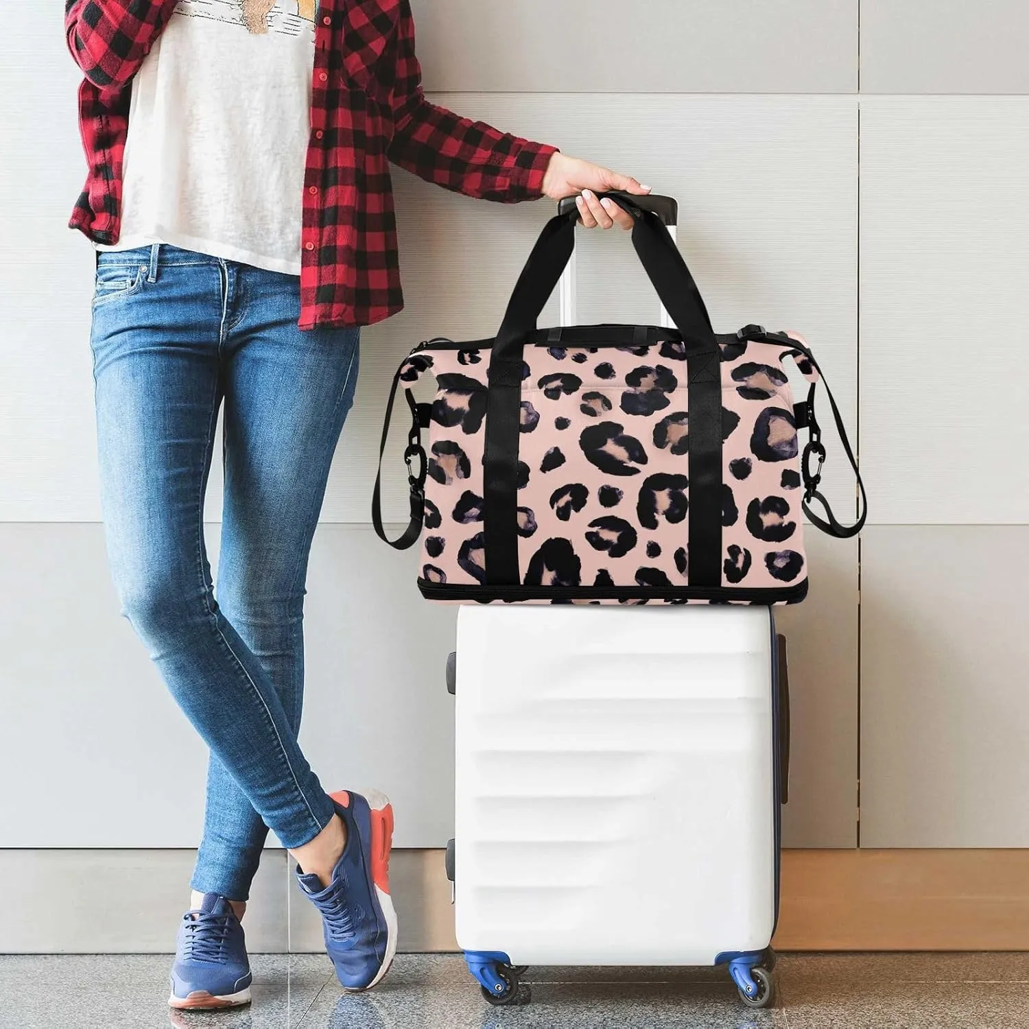 Travel Duffel Bag for Women Men Camo Gym Bag with Shoe Compartment Wet Pocket Carry On Weekender Overnight Bags for Yoga School Travel Gym, Pink Leopard, Large
